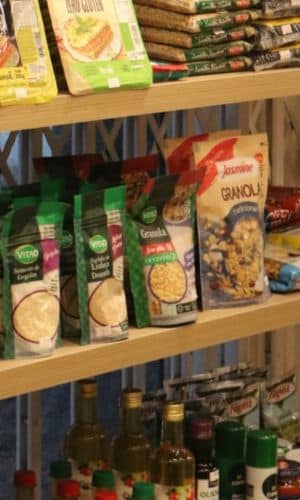 Prateleiras da mercearia